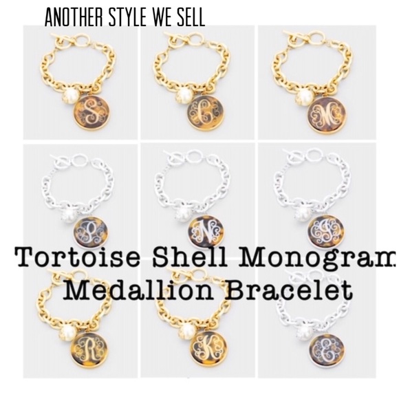 Initial Monogram Linked Chain Toggle Bracelet,NWT - Picture 6 of 7